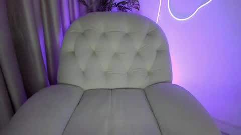AliceLevine online show from June 4, 4:18 am