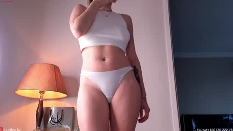 Elle online show from January 22, 2:03 pm