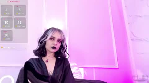 alicenoir_ online show from April 19, 6:54 pm