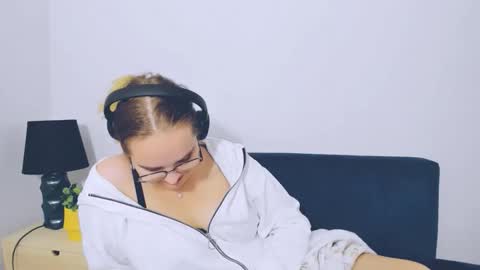 alicesensitive online show from October 11, 12:21 pm