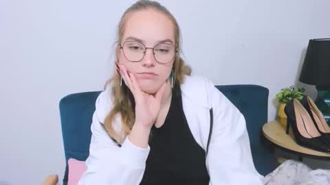 alicesensitive online show from November 25, 4:39 pm