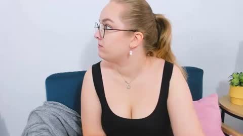 alicesensitive online show from October 21, 10:42 am