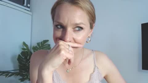 Alicia online show from May 13, 7:51 am