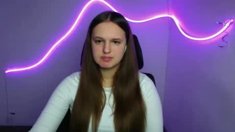 Snapshot of alicie_dream_ chatting on October 2, 1:43 pm Alicie online show from October 2, 1:43 pm