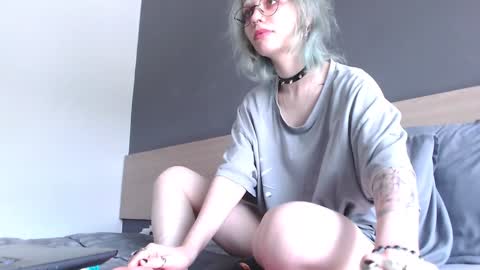 Snapshot of alien_bella chatting on January 27, 7:56 am Alien Bella online show from January 27, 7:56 am