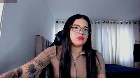 aliice_walker_ online show from November 14, 6:54 pm