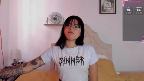 aliice_walker_ online show from September 26, 1:19 pm