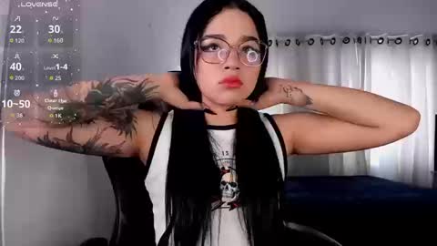 aliice_walker_ online show from November 11, 8:00 pm