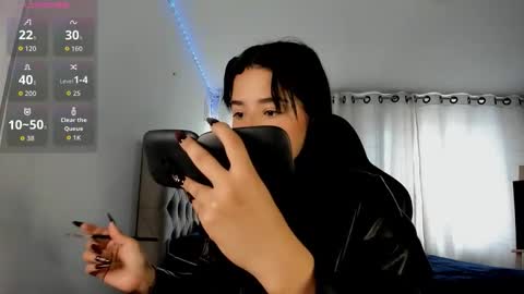 aliice_walker_ online show from November 2, 3:56 pm