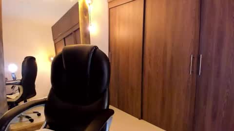 IG Alik nasso    online show from October 19, 3:33 am