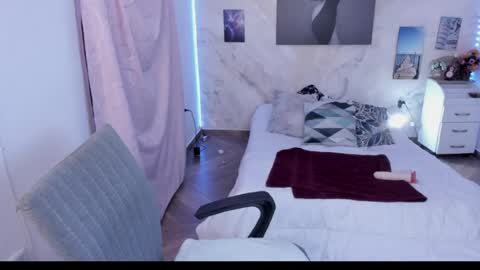 alinabozz1 online show from April 13, 4:17 am