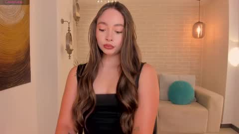 alinakravitz_ online show from April 22, 6:04 pm