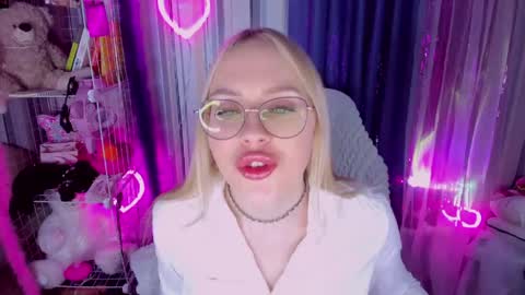 alinaocean online show from April 22, 5:31 pm