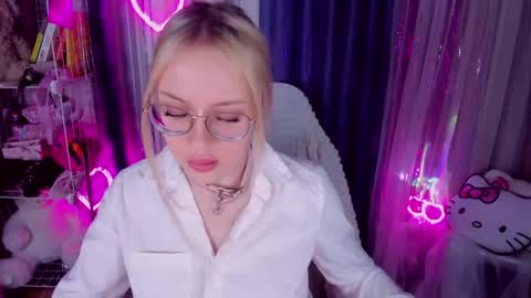 alinaocean online show from April 30, 6:35 pm
