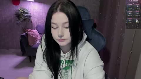 Aline Greeeen online show from March 1, 3:16 pm