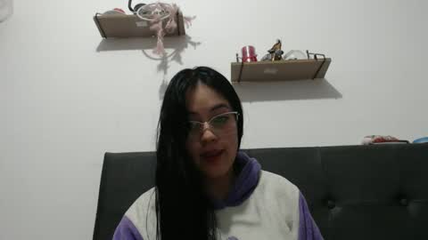 alisha_9997 online show from October 13, 12:01 am