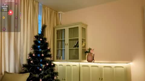 Alisia online show from December 18, 8:09 am