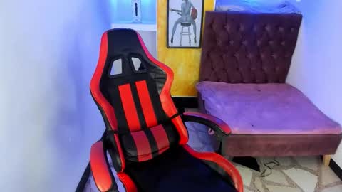 ALISON MOON online show from November 6, 3:26 pm