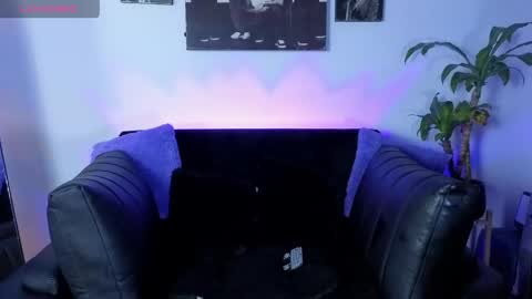 alison_wynter online show from April 18, 4:03 am