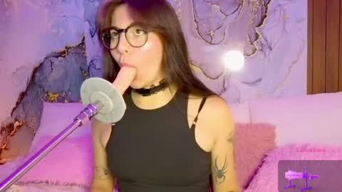 Mia online show from April 15, 8:31 pm