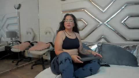 alissbluumm online show from May 27, 7:22 pm