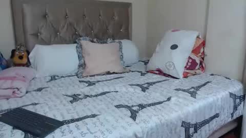 allise online show from April 22, 8:05 pm