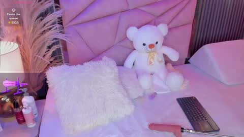 Alisse Miller online show from April 19, 4:35 am