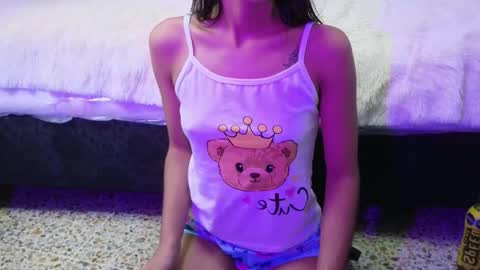 alix_kitty_ online show from December 17, 8:26 pm