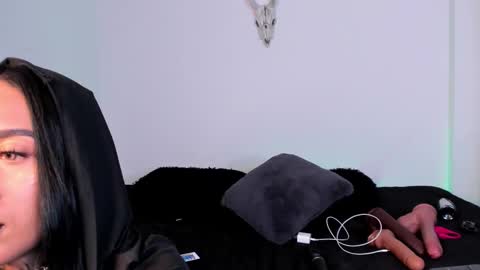 Snapshot of aliz_01 chatting on September 27, 12:19 am Aliz online show from September 27, 12:19 am