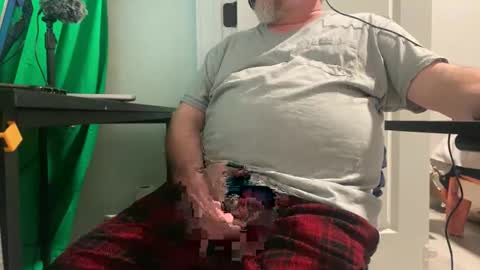 Allergictolove online show from January 24, 1:45 am