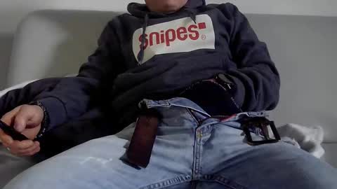 Snapshot of alles594462 chatting on January 5, 1:36 pm alles594462 online show from January 5, 1:36 pm