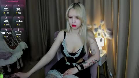 alli_aster online show from March 27, 1:44 am