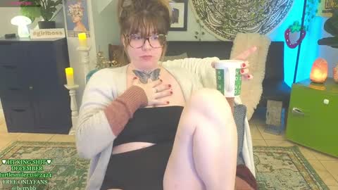 Snapshot of allieberrybb chatting on December 30, 1:36 pm  bb  online show from December 30, 1:36 pm