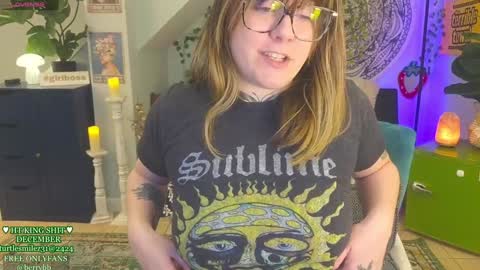 Snapshot of allieberrybb chatting on December 31, 2:25 pm  bb  online show from December 31, 2:25 pm