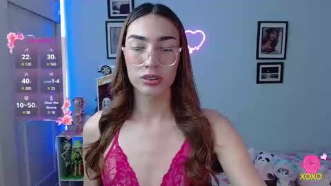 Snapshot of allisonblossom chatting on December 10, 1:00 am online show from December 10, 1:00 am