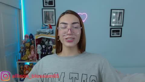 Snapshot of allisonblossom chatting on February 8, 6:12 am online show from February 8, 6:12 am