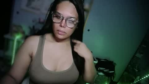 Snapshot of alluringhotvanessaxxx chatting on October 16, 11:14 pm Vanessa online show from October 16, 11:14 pm