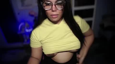 Snapshot of alluringhotvanessaxxx chatting on October 20, 12:04 am Vanessa online show from October 20, 12:04 am