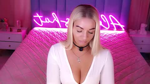 AlwaysHot online show from February 19, 2:11 am