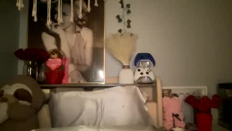 Snapshot of allyanalangel chatting on February 17, 11:00 pm allyanalangel online show from February 17, 11:00 pm