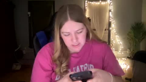 Snapshot of allyanalangel chatting on February 20, 1:25 am allyanalangel online show from February 20, 1:25 am