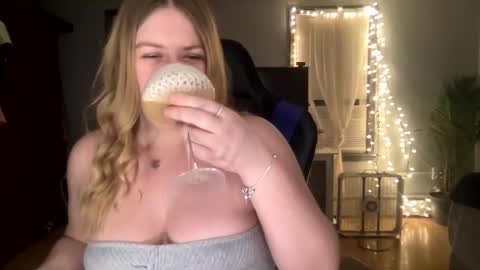 Snapshot of allyanalangel chatting on February 17, 5:47 am allyanalangel online show from February 17, 5:47 am