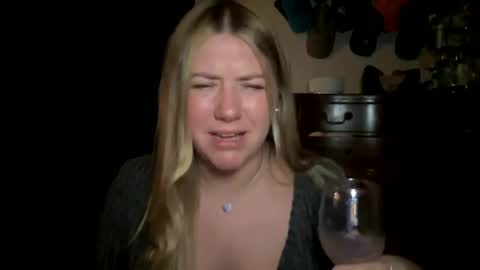 Snapshot of allyanalangel chatting on October 17, 10:14 pm allyanalangel online show from October 17, 10:14 pm