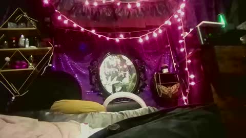 allymoon1369 online show from March 26, 10:31 am