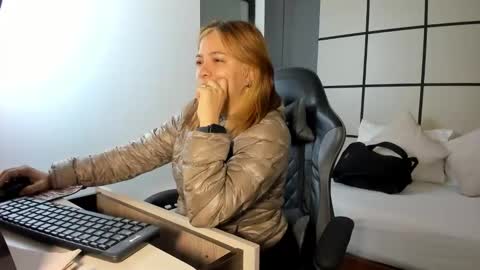 ALMA FENIX  online show from February 3, 12:20 pm