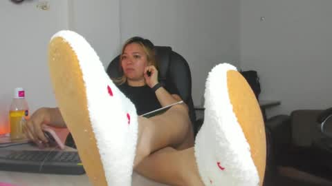 ALMA FENIX  online show from April 4, 2:29 am