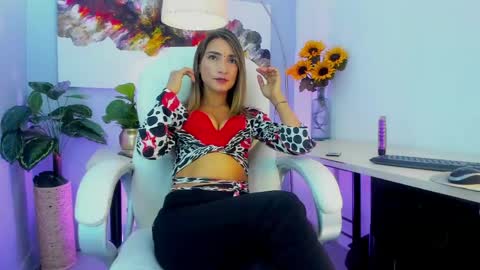 alma_rose_ online show from April 9, 4:34 pm