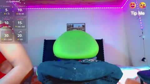 alondragill_ online show from March 1, 3:55 am