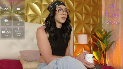 Hazel Bowie online show from April 8, 8:45 pm