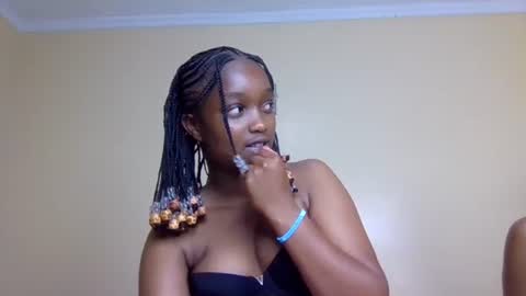 Elly online show from November 14, 10:00 pm